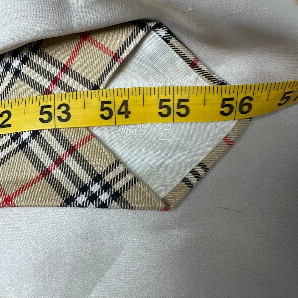 💼 Vintage Burberrys of London 100% Silk Tie — New with Tag - Picture 8 of 10